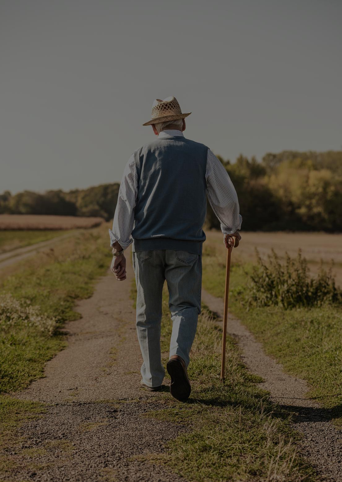 人老了，究竟该靠谁？

人至暮年，常思索究竟该靠老公、子女还是钱来安度余生，其实
