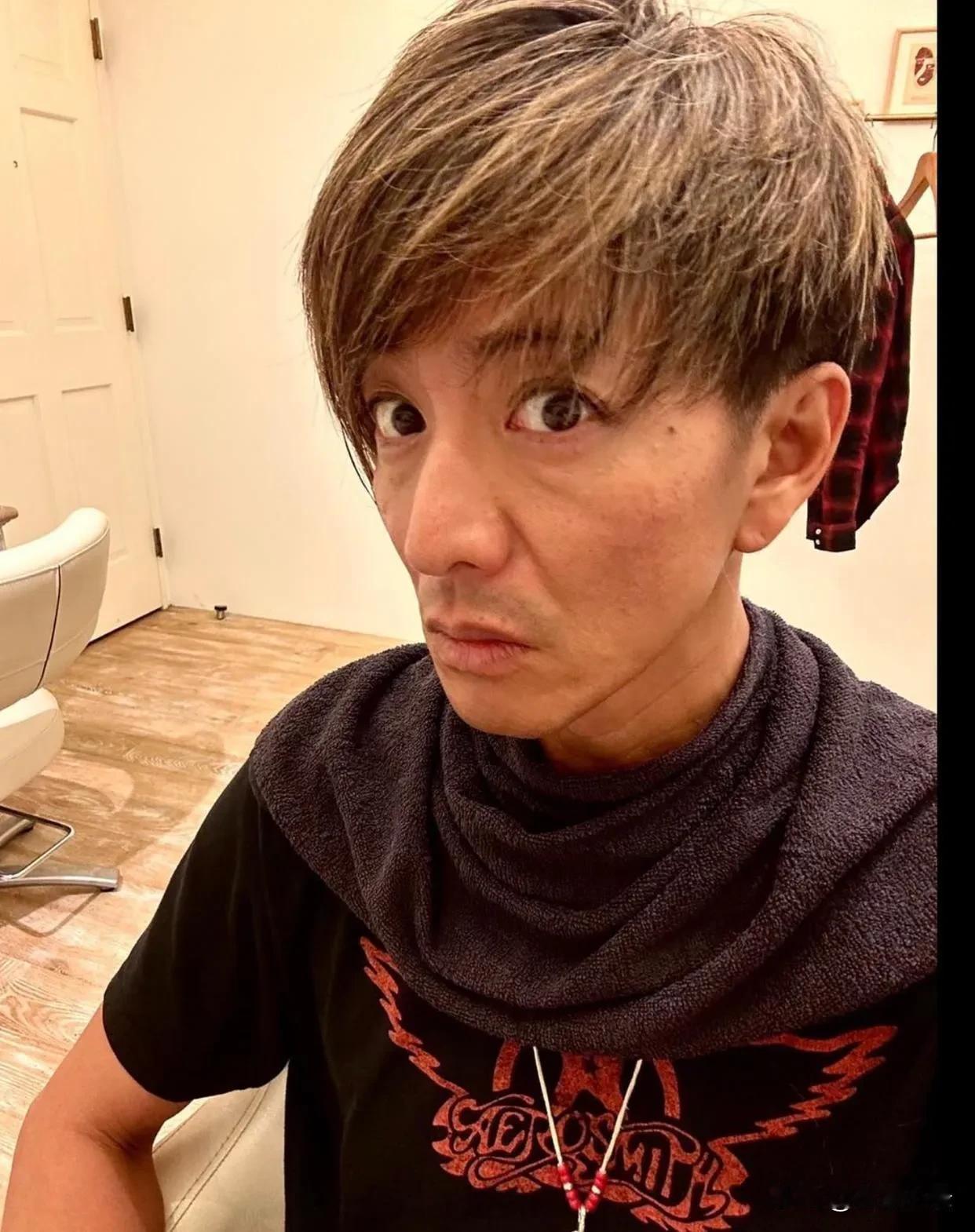 木村拓哉52岁啦，看看这位亚洲第一帅哥的近照生图。
过度减脂有点瘦脱相！！
满满