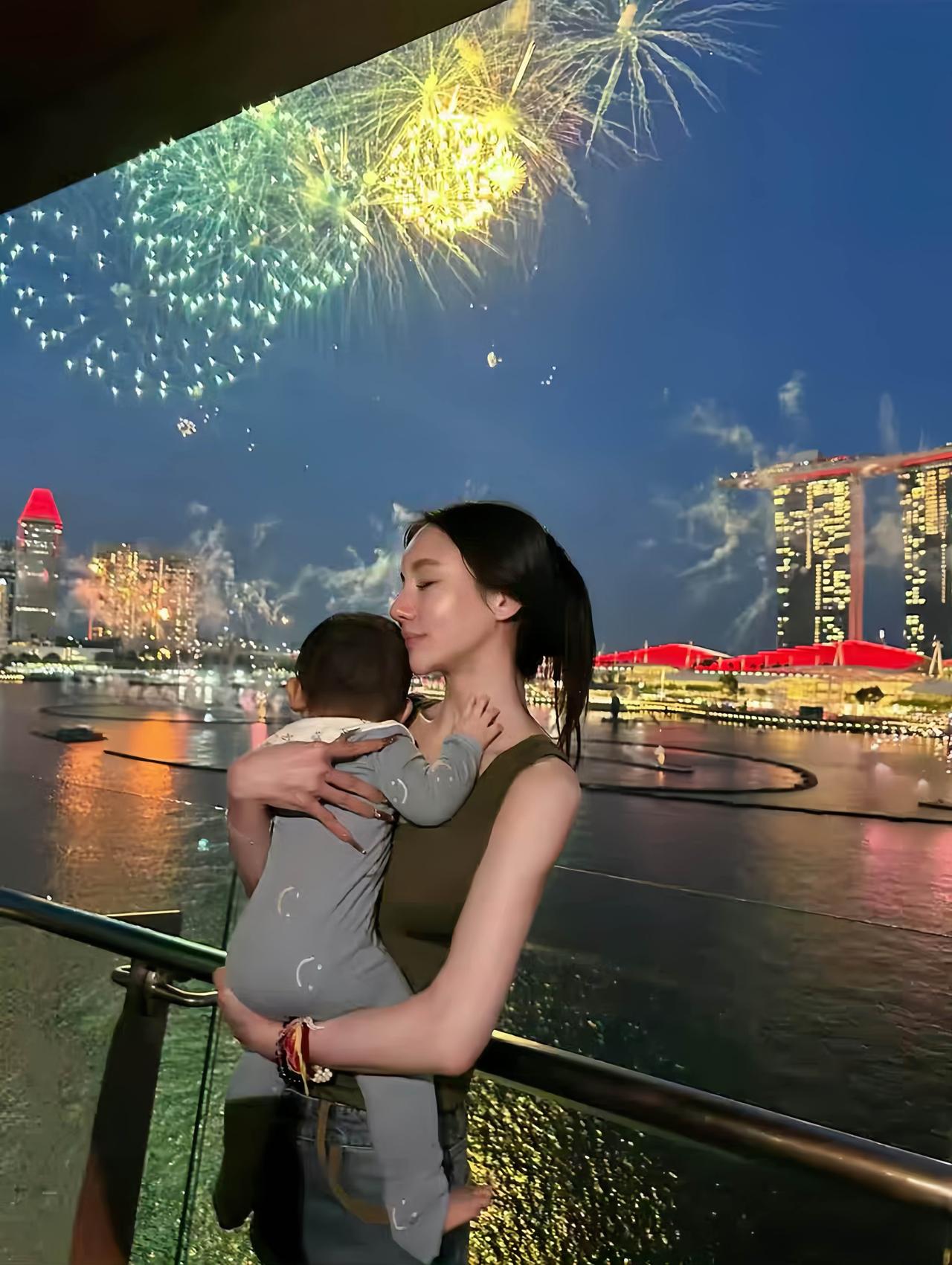 8月4日，何猷君前女友晒娃，并配文：“单亲妈妈的日常”。

何猷君与林慧俐谈恋爱