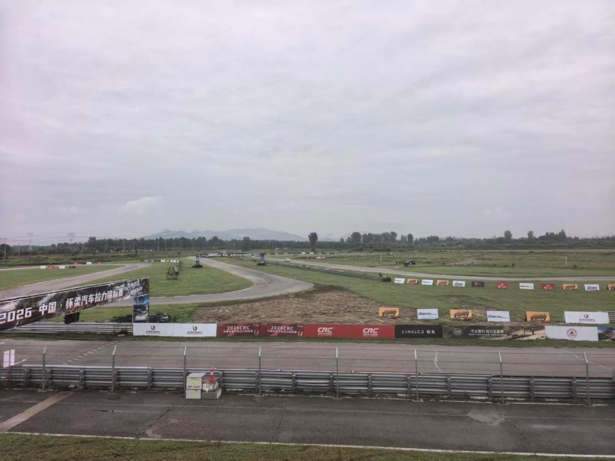 领克 携07GT拉力赛车首秀，开创国内首个中国品牌拉力统规赛。赛车保留量产EMP