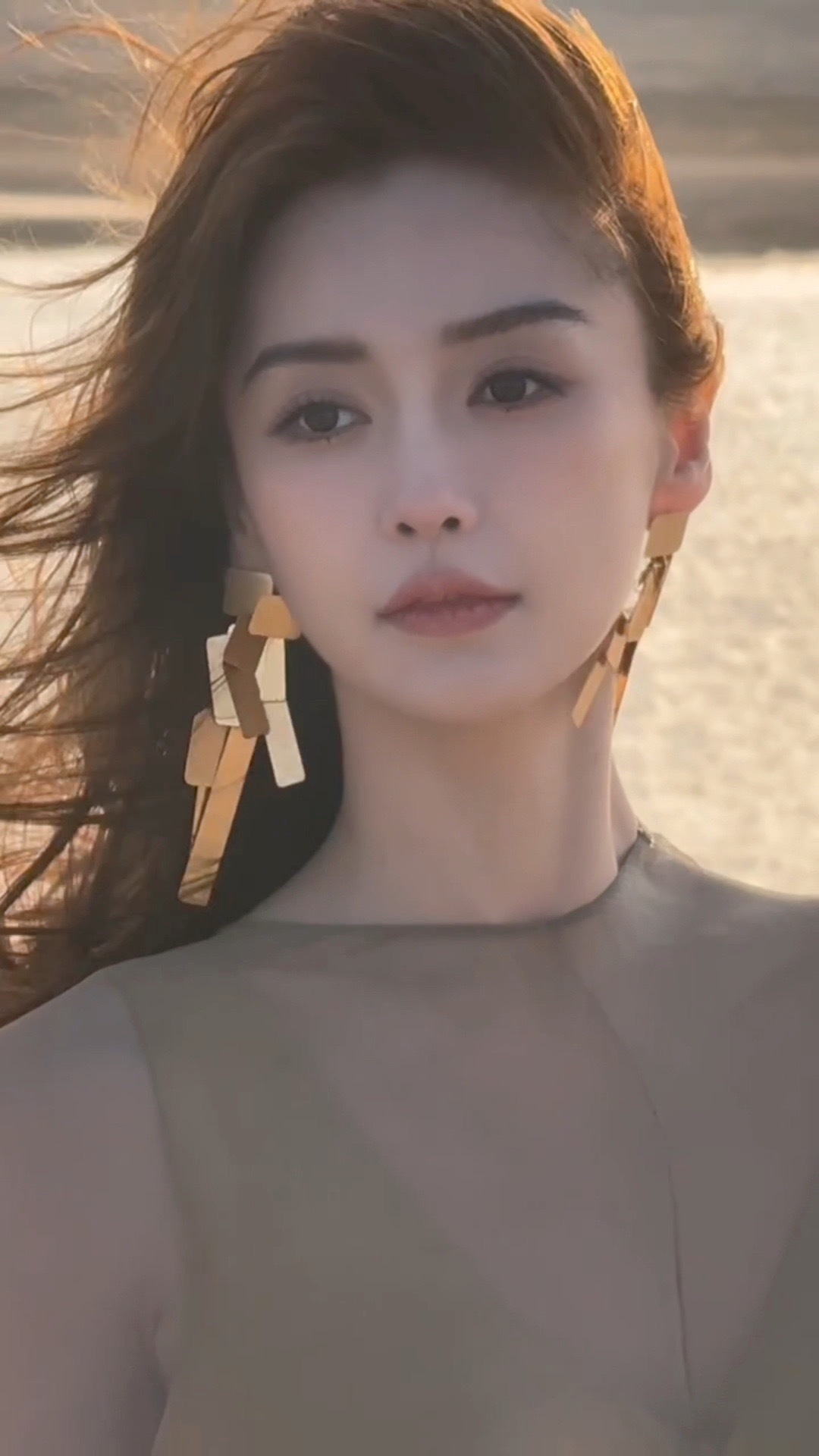 Angelababy沙漠神女 啊啊啊神女降临了吧[嘻嘻][嘻嘻]太美了这组照片 