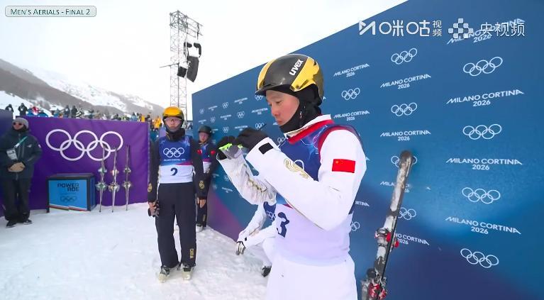 掌声送给齐广璞！今天能站在这里已经相当不容易了。自由式化学男子空中技巧决赛全民聊