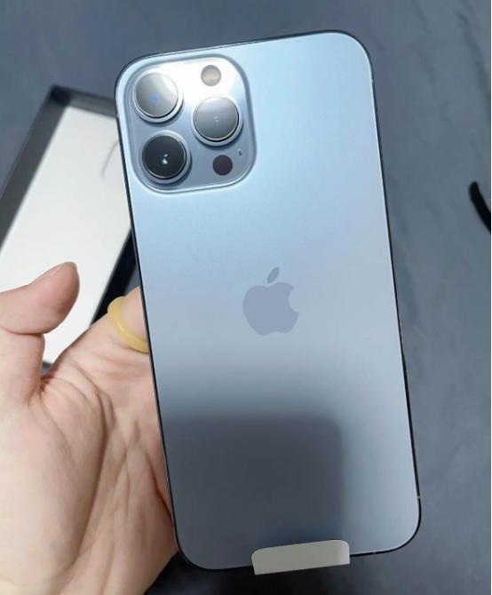 一失足成千古恨！花8199元买了256G内存的iPhone 13 Pro，还没摸