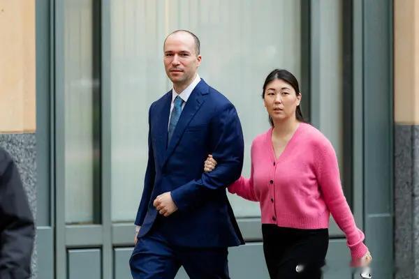 OpenAI最迷人的应该还是早期阶段。图里是OpenAI总裁格雷格·布罗克曼(G