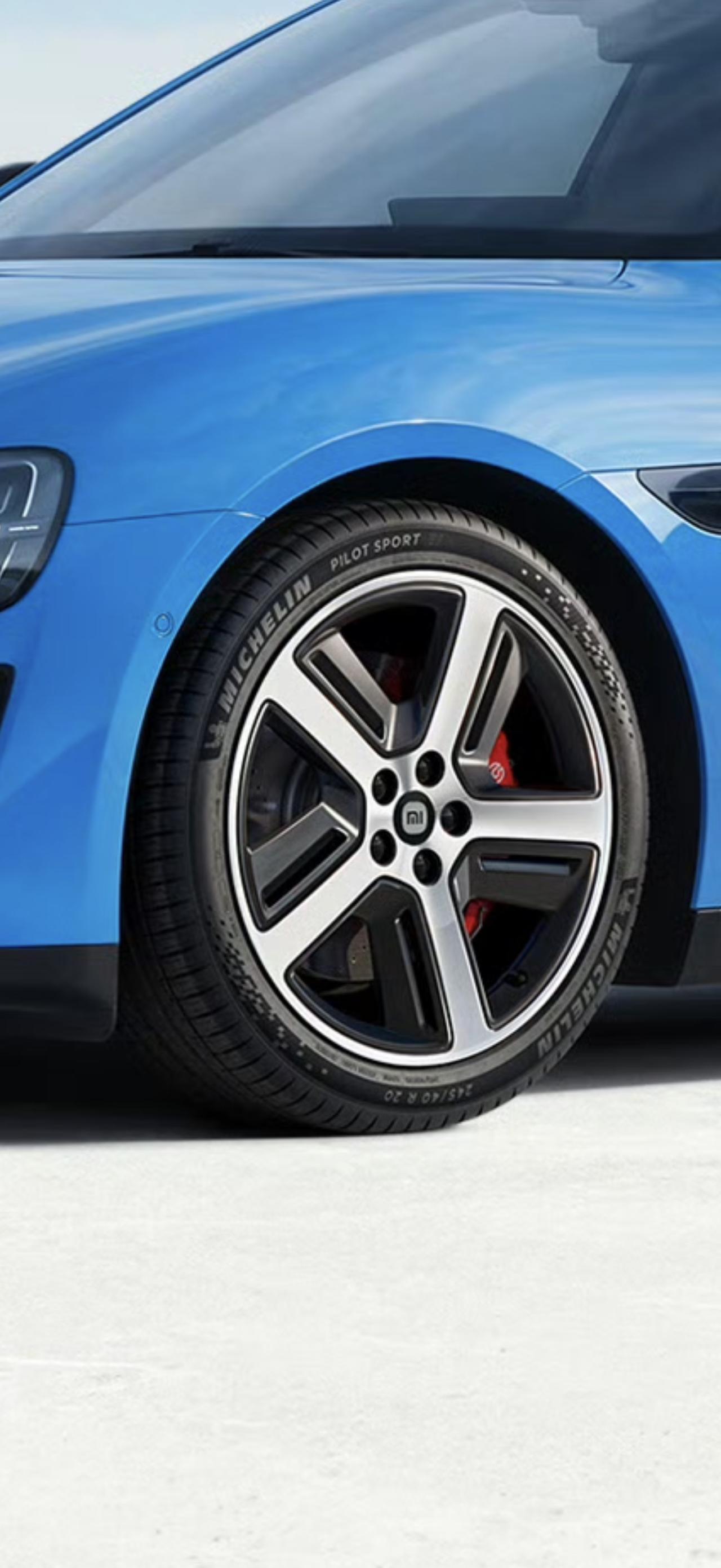 新一代SU7轮胎细节，依旧前后245？放大海报看轮胎细节，可以看出前胎规格是米其