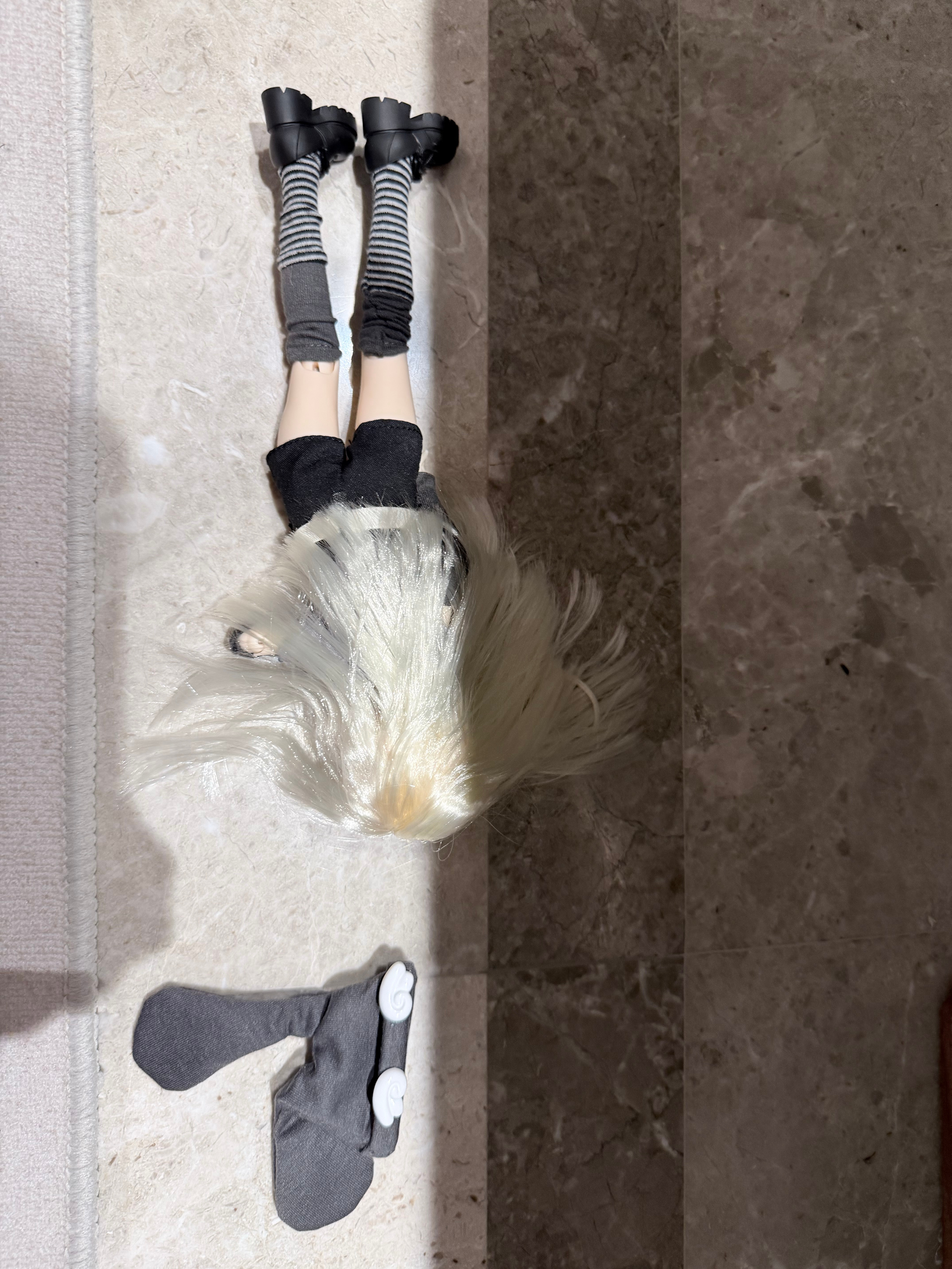 穿衣服穿了一天。。。哈哈眼都花了 做的动作简直不知所谓！！！本来想比个心的。。。