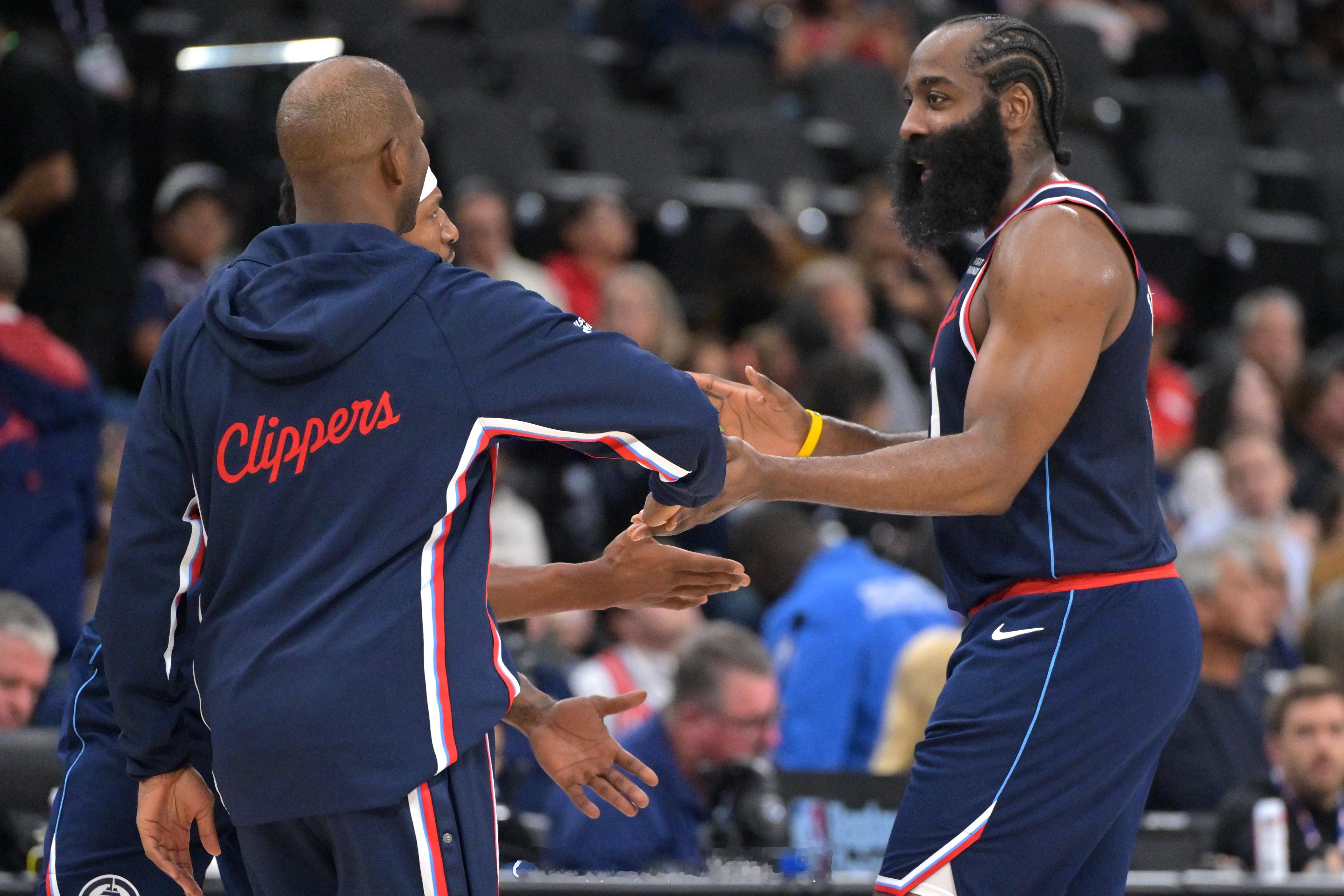 哈登申请交易一天光速离队，保罗被遣返两月还没走成哈登被交易至骑士骑士快船交易加兰