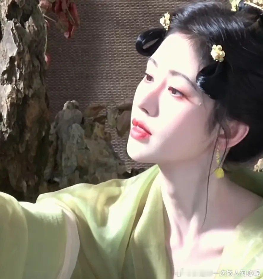鞠婧祎鼻子透光 这是正常的吗#鞠婧祎# ​​​