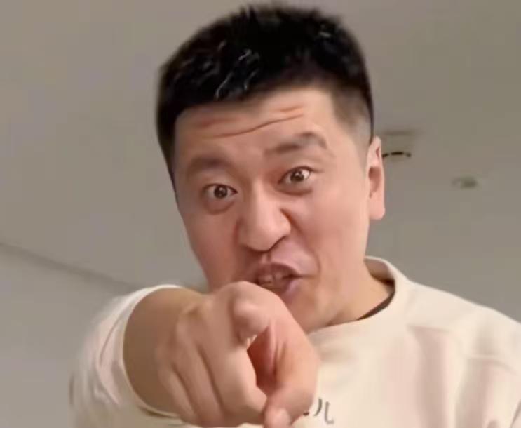 张雪峰“出轨”？别急，事情没你想的那么劲爆！

前几天伍佰苏州演唱会，有人拍到他