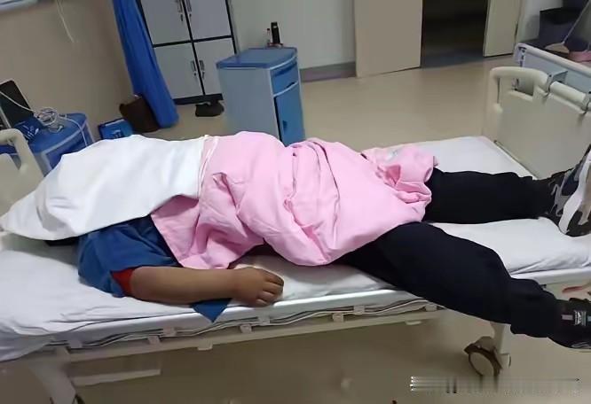 离谱至极！轻症支气管炎住院仅65小时离世，医院篡改几十处病历至今无人担责
 
陕