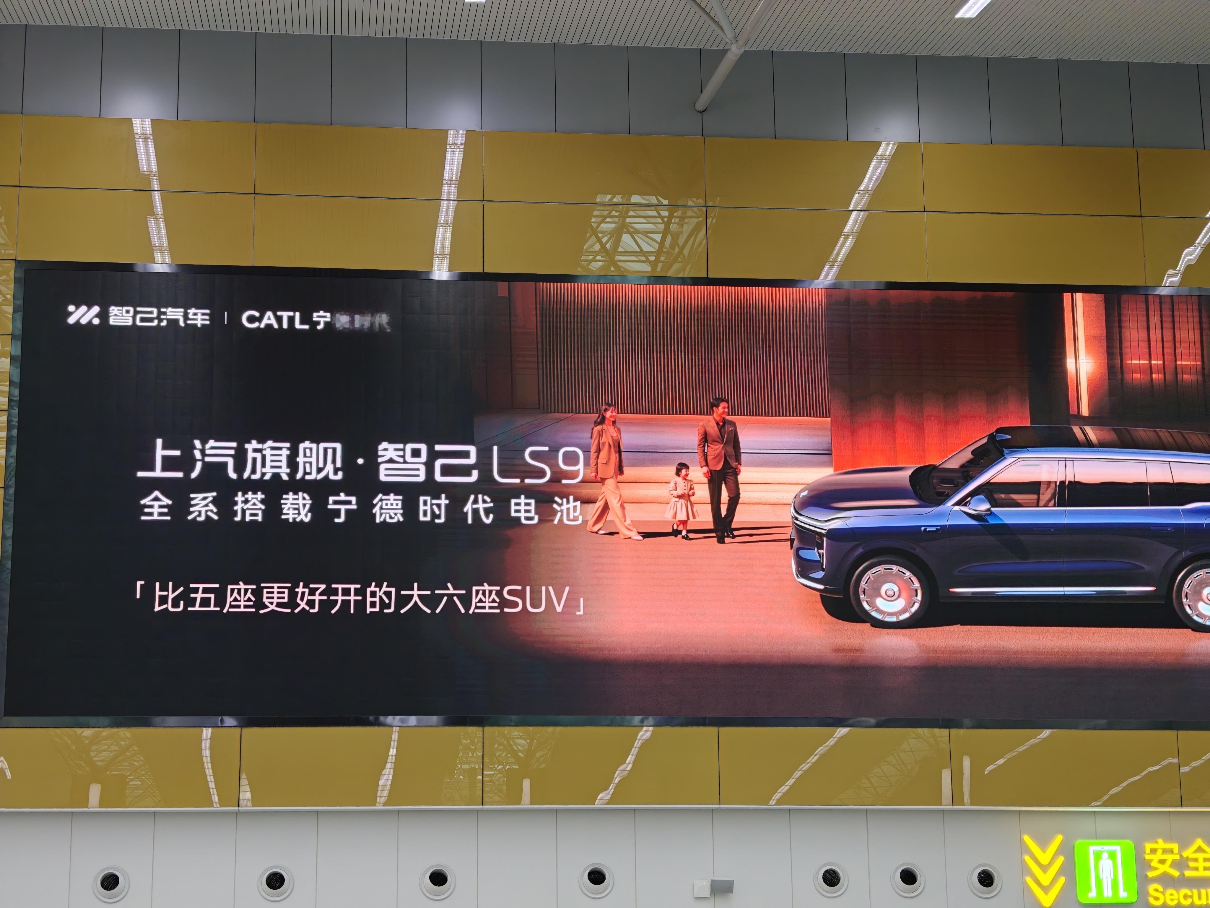 不得不说宁德时代作为供应商的品牌宣传做得很成功很深入人心 