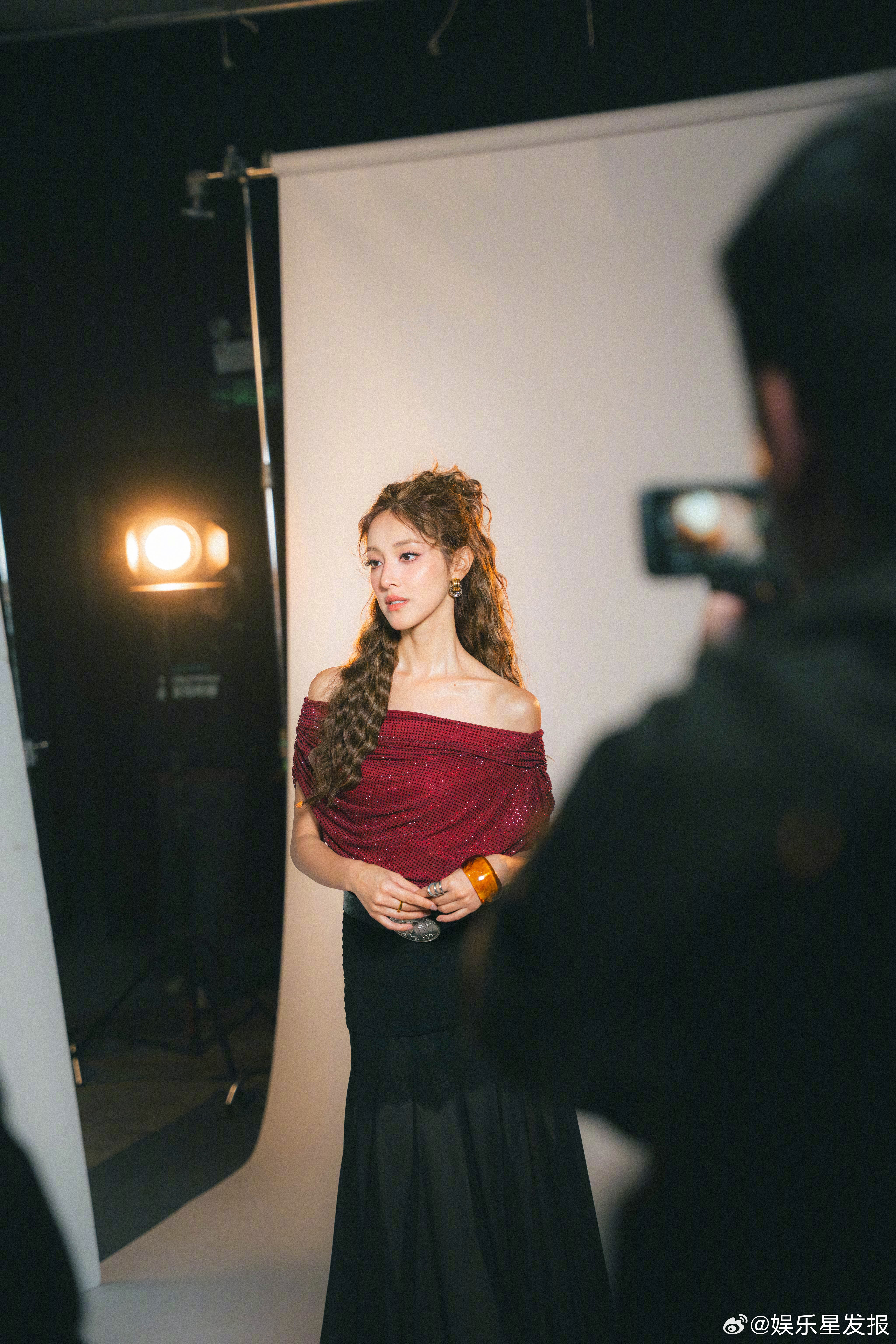 陈凯琳 我也喜欢自己自信的样子 陈凯琳真的好有气质！女孩子们都要自信大方，每一面