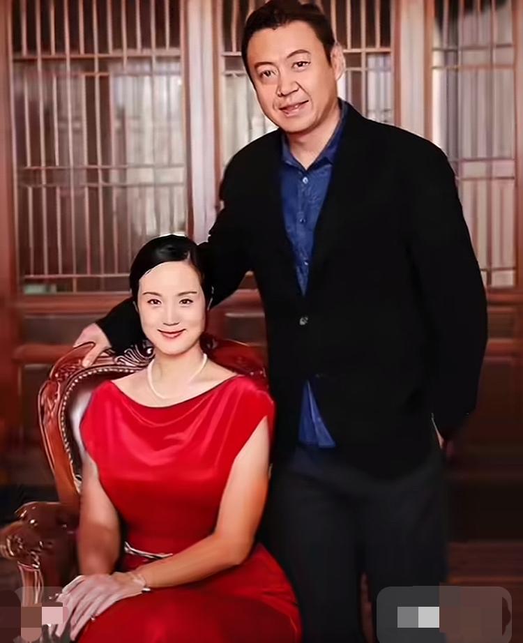歌唱家哈辉与丈夫杨柳