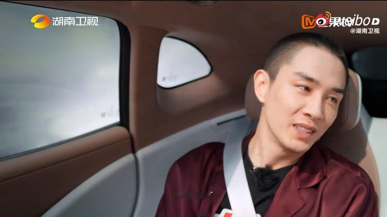 李承铉心疼戚薇的两次生育经历湖南卫视背后 李承铉在节目里真诚地表达对戚薇两次生育