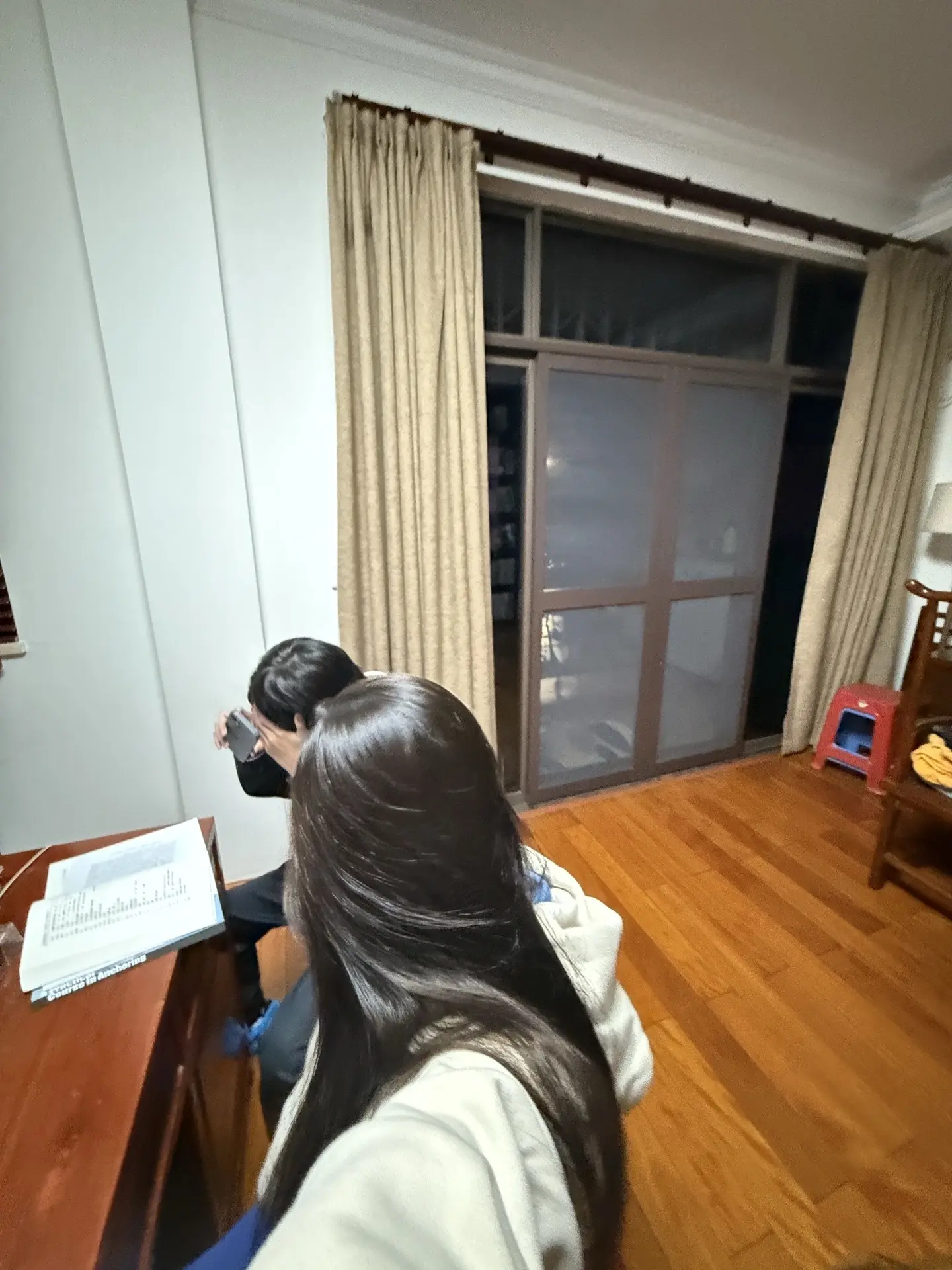 别人痛斥我的破碎 可我相信某天也会有人拿着胶带小心翼翼的修补我.