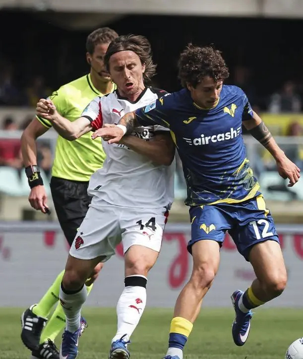 关键三分！AC米兰1-0客胜维罗纳 终结联赛两连败北京时间4月19日，2025-