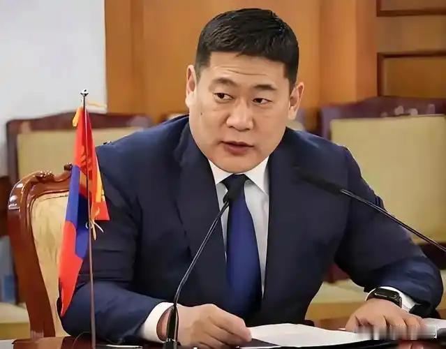 一位蒙古国网友在网上发出了这样一句话：“当初蒙古为何要脱离中国独立出来？独立的意