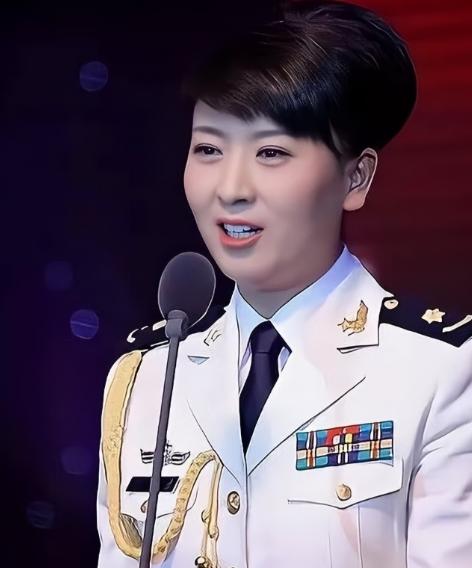 最近这事真挺离谱的。演员闫学晶在直播间说自己32岁的儿子林傲霏，一年拍一部戏就挣