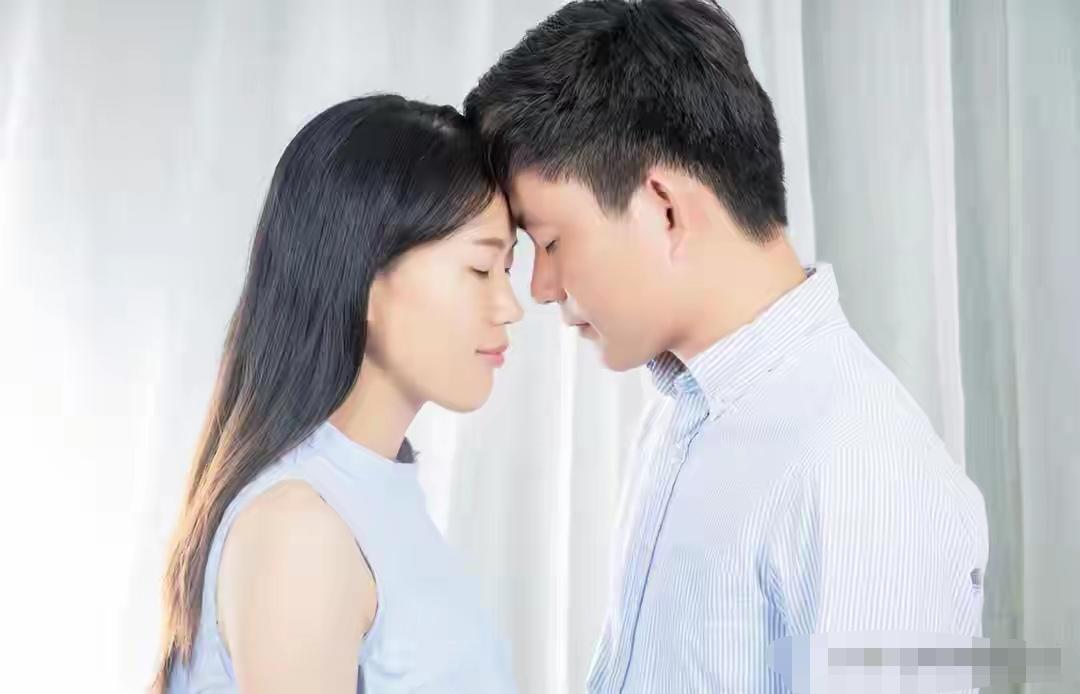 72岁的张伟光摔倒在地，爬不起来。她喊了几声，没人应。屋子里静得能听见墙上挂钟的