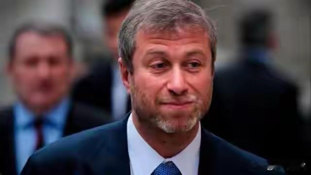 英国金融制裁执行办公室允许将出售切尔西足球俱乐部所得的超过25亿英镑的资金，转入