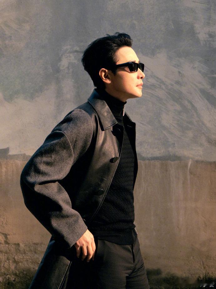 罗晋睡着了罗晋睡着的热搜我能看十遍！在微博视界大会这么正式的场合，他居然能坐着睡