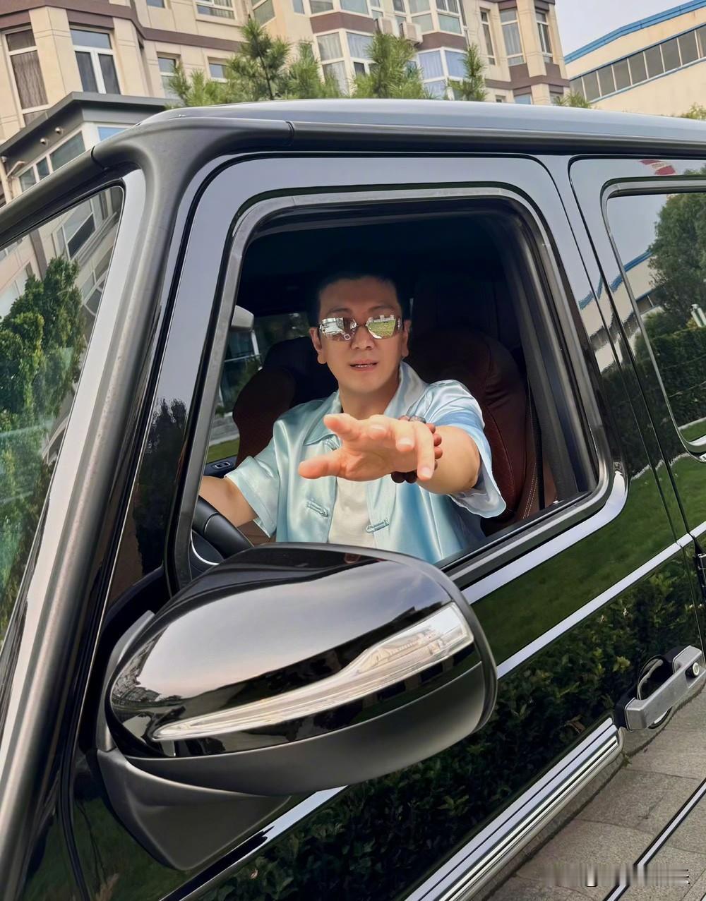 杨子高调发文，为自己找体面。

8月3日，杨子在社交平台发布一条动态，感觉他的发