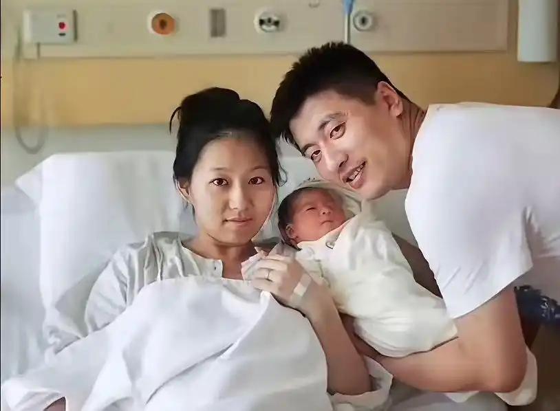 刚才我在百度浏览文件，有人说张雪峰去年就立遗嘱了，遗产全部留给女儿，还说他现任妻