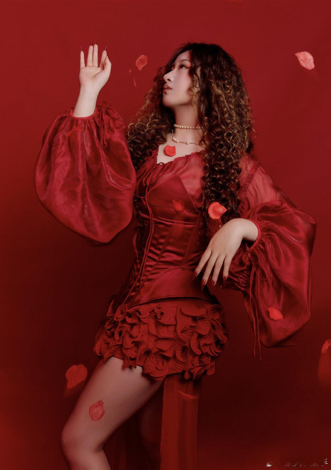 这还是我认识的锤娜丽莎吗这个锤娜丽莎真的瘦了好多啊女明星想瘦就瘦也太羡慕了