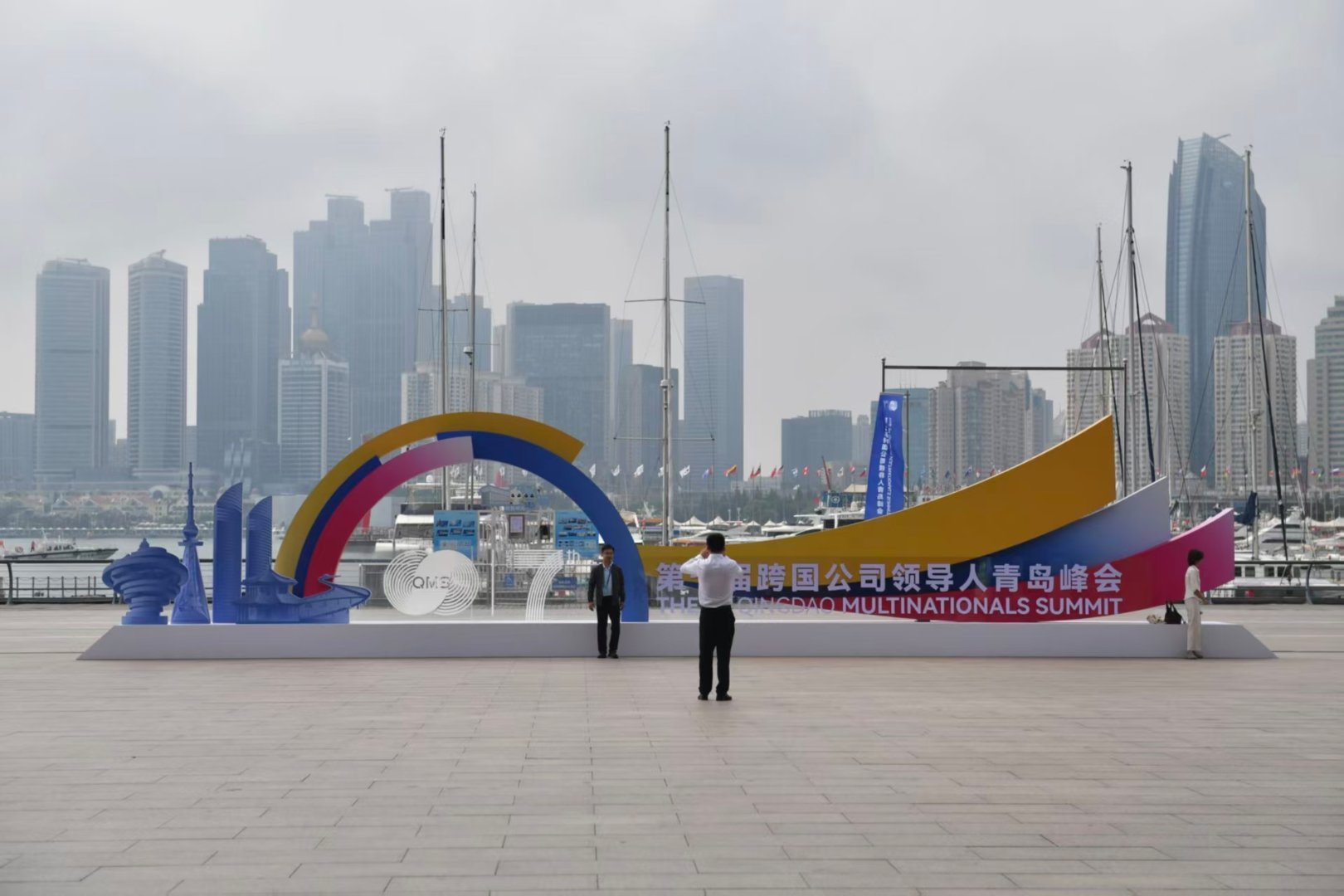 在青岛快乐得冒泡泡 峰会的“朋友圈”持续扩容，合作的“含金量”不断提升，紧跟产业