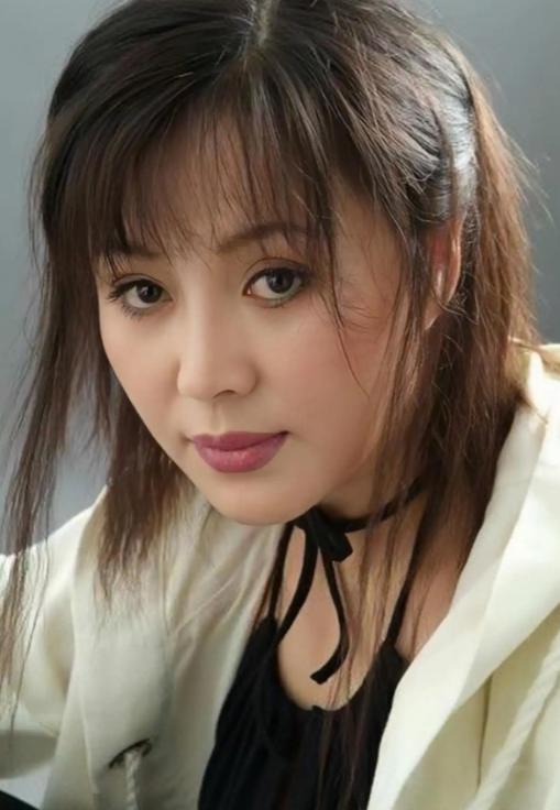 19岁结婚，20岁生子，产后21天就果断离婚，如今竟成深圳顶级富婆。她就是于小慧