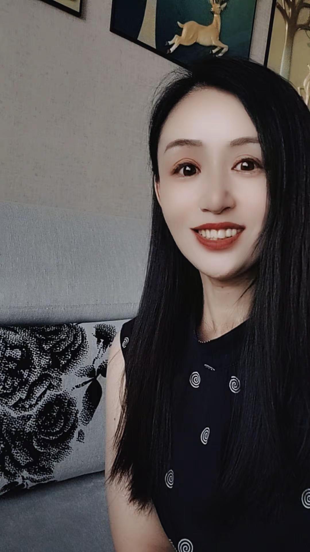 人心如镜，照见万物，却也映照出人性的光与暗。在人生的旅途中，我们总会遇到一些人，