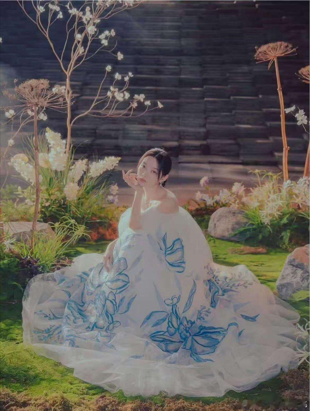 金裕贞水墨画水母裙，美的，