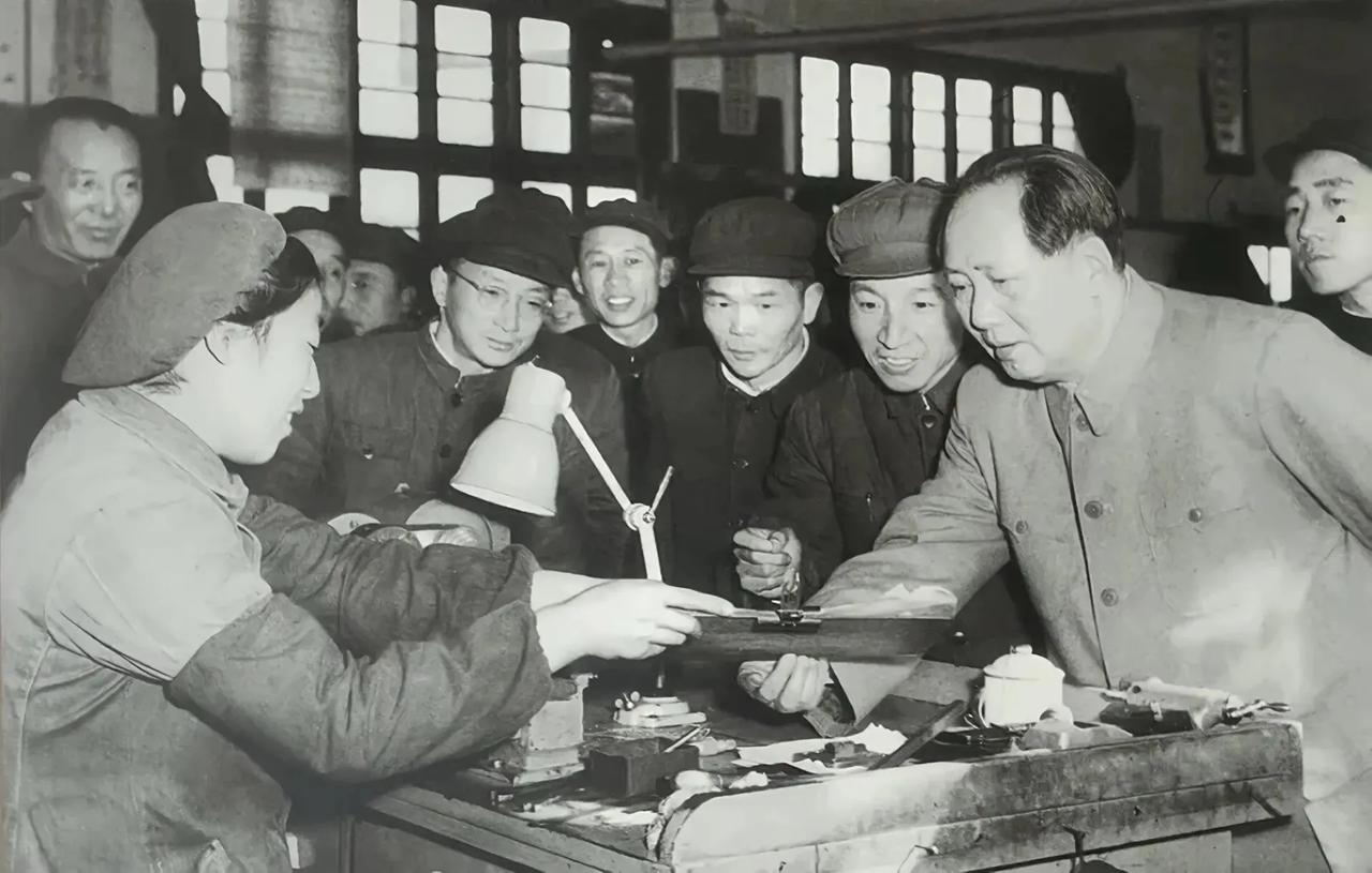 一盏马灯，一床棉絮。

1929年的初冬，闽西山区的夜晚寒气逼人。

毛泽东来到