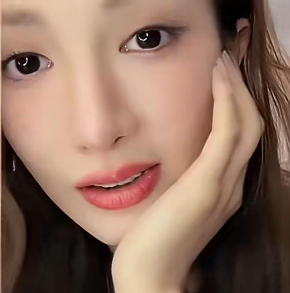 金晨仍持续掉粉近来金晨口碑出现明显下滑，近三十天短视频账号掉粉突破八万，单日最高