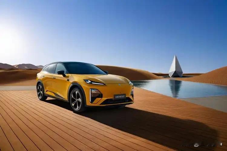 谁能想到，一辆14万级的SUV能把“好看”和“好用”焊得这么死？深蓝S07一出场