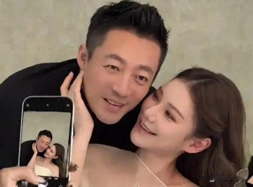 Mandy快生了！
此刻，汪小菲的台湾省丈母娘已飞到中国大陆帮忙照顾大S的一对儿