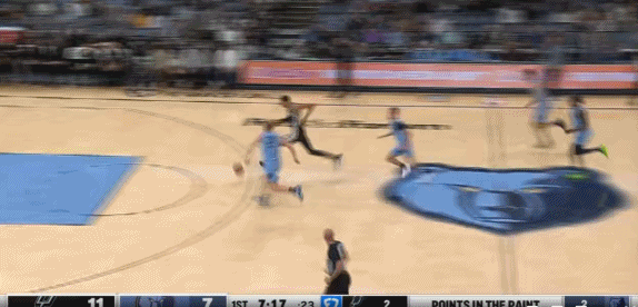 憋坏了！文班亚马上来就贡献五佳球！
在今天NBA常规赛马刺对阵灰熊的第一节比赛中