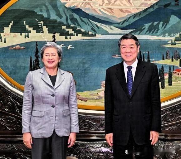 苏姿丰飞了北京！AMD的掌门人落地中国，坐进了国务院副总理何立峰的会客室，谈的是