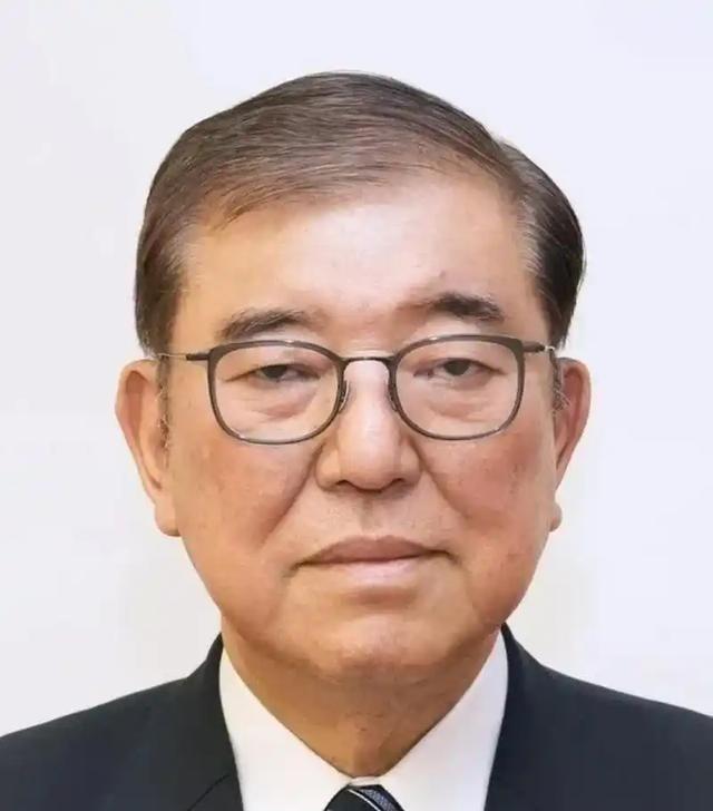 俄罗斯如果袭击日本 ， 美国会袖手旁观。原因很简单，日本有能力反击。美国只要坐着