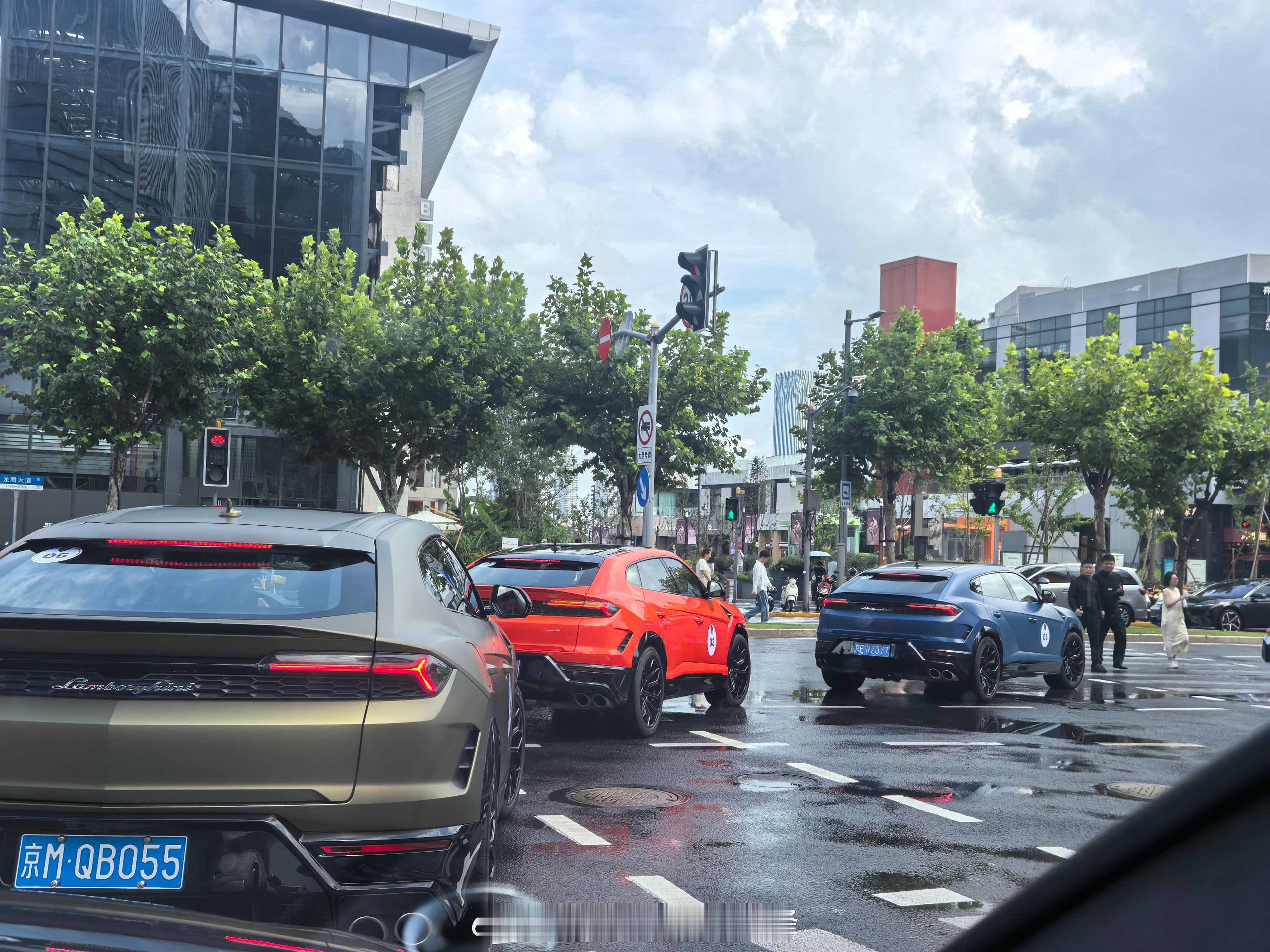 今天，在上海，开牛上路兰博基尼[超话]上海[超话]  ​​​