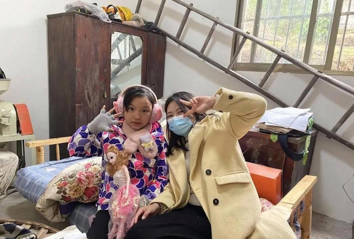河南一老板去农村讨债，得知欠债人已死，看到他家情况后，老板当场做出一个决定
 