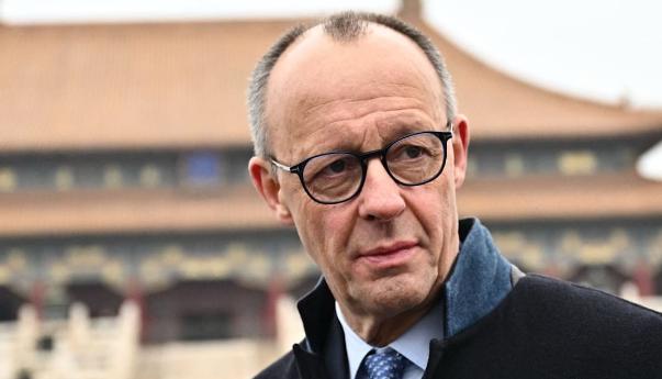 默茨公开对欧洲国家发出警告！这位德国总理公开表示，特朗普已然表明了态度，如今再想