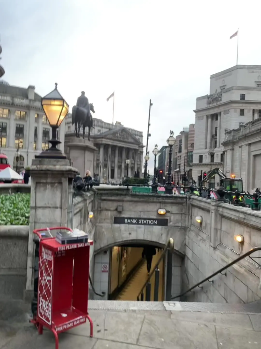因为不敢说想你，于是逢人便说我想去英国