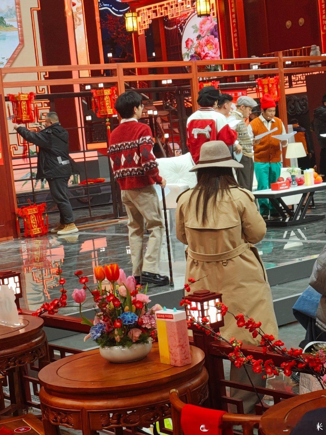 周深周深现身沈阳录制辽视春晚 啊啊啊啊啊啊啊啊    领导我又来啦！！！！今年真