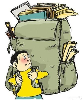 上初中后，你们娃每天背的书包多重？我家孩子周一上午，周五下午的书包得有四五十斤，
