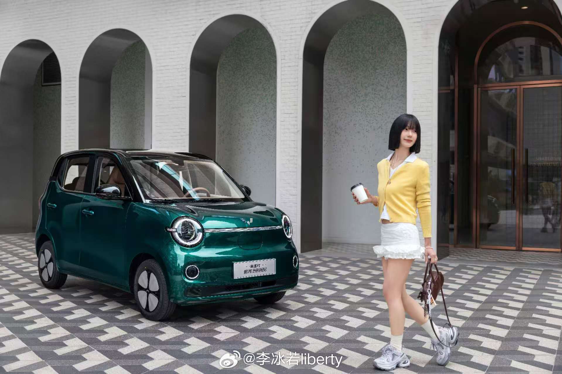 第五代宏光 MINIEV更多信息官宣了四门四座布局 空间配置玩出新高度前后排间距