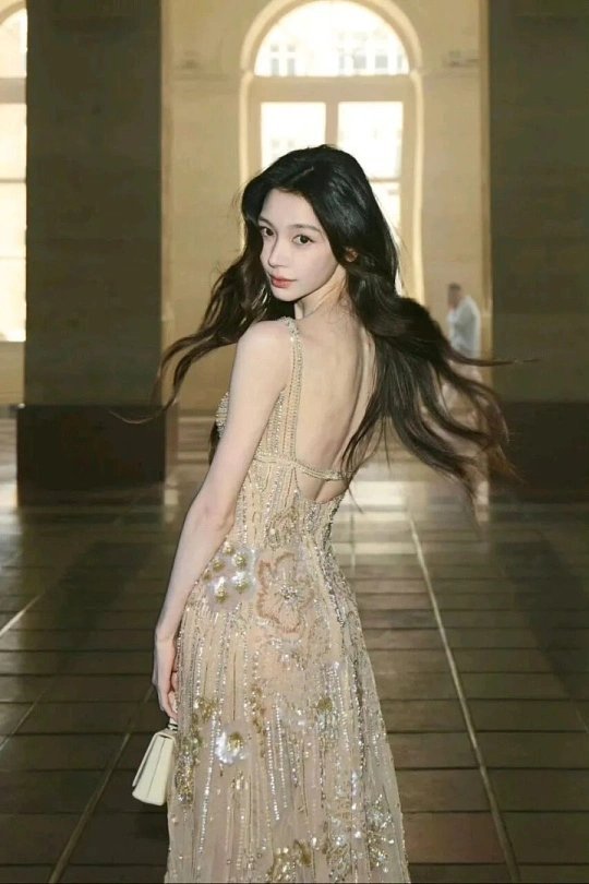 易梦玲成为许多人向上的动力很多人喜欢易梦玲，从来不止是惊艳的外表。她身上最难得的