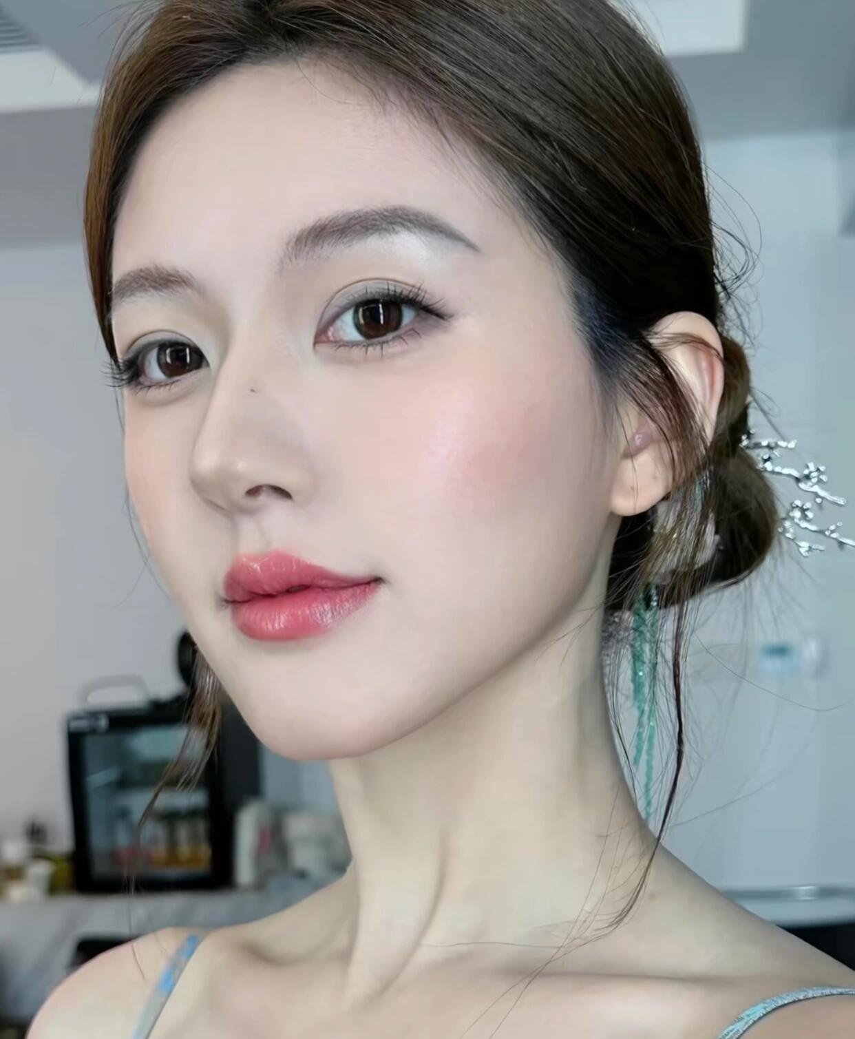 这张图要是背景再大点我都不敢想做成小卡有多貌美 
