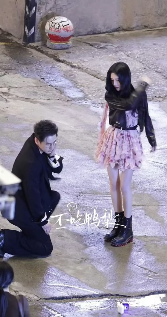 鞠婧祎扇巴掌给我看爽了把角色的愤怒与决绝演绎得淋漓尽致，片段戏剧效果直接拉满。 