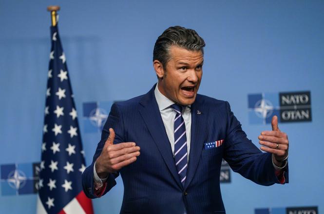 彻底疯狂！美防长放狂言：全世界都该谢谢特朗普，奥巴马拜登全是废物！

赫格塞斯这